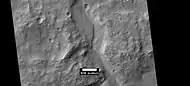 Canal dentro de un canal más grande, como lo ve HiRISE en el programa HiWish