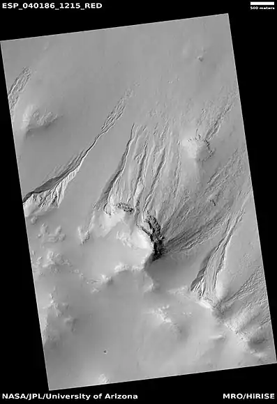 Grupo de barrancos en el cráter Ross, visto por HiRISE bajo el programa HiWish