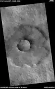 Cráter del pedestal, visto por HiRISE bajo el programa HiWish