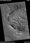 Depósitos de cráteres erosionados que muestran capas