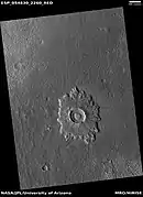 Cráter de pedestal, cuya mesa en el suelo del cráter fue formado después del cráter