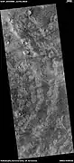 Bandas concéntricas que pueden haber sido producidas por las olas de un tsunami. Todas las imágenes tomadas por la cámara HiRISE bajo el programa HiWish.