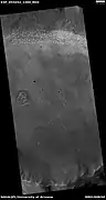 Vista ancha de piso de cráter, cuando visto por HiRISE bajo HiWish programa  Algunas depresiones en el piso tienen un mound en el centro.