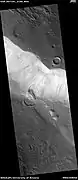 Detalle de un derrumbe, imágen tomada por la cámara HiRISE bajo el programa HiWish