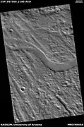 El canal cercano ejecta, imágen tomada por la cámara HiRISE bajo el programa HiWish
