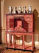 Cabinet d'écaille rouge atribuido a Pierre Gole.