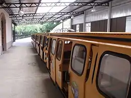 Ferrocarril en la estación de El Cadavíu