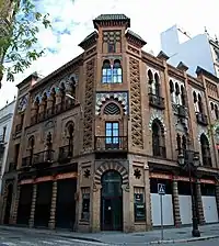 Edificio Neo-Mudéjar en Sevilla (1909).