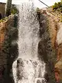 Catarata en la cúpula tropical