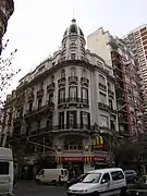 Edificio en la esquina de Presidente Uriburu