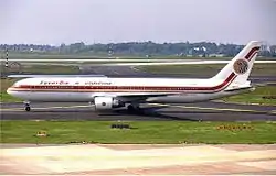 Boeing 767-366ER de EgyptAir en el Dusseldorf. Este fue perdido en el vuelo 990.