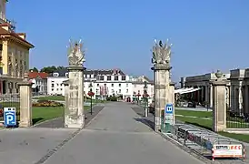 Puerta de entrada a la plaza del castillo