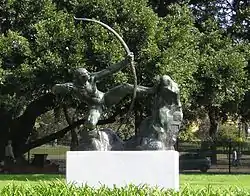 El arquero, en bronce, en la Plaza Dante de Buenos Aires