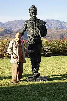 Estatua del mimo mexicano Cantinflas realizada por el escultor Humberto Peraza