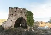 Restos de la fortificación en el embalse.