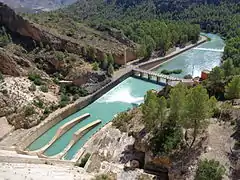 Pie de la presa y río Segura