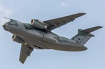 Avión de transporte mediano KC-390.