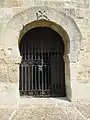 Arco de herradura visigodo, entrada principal de la iglesia de San Juan de Baños, en Baños de Cerrato (Palencia)