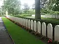 Tumbas neerlandesas y alemanas en un cementerio militar en Grebbeberg, Países Bajos