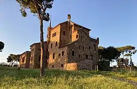 Casa del maestro, de Francesc Berenguer i Mestres y Francesc Berenguer i Bellvehí (1916).