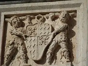 Escudo nobiliario de la familia Vilarrasa en el Palacio Señorial