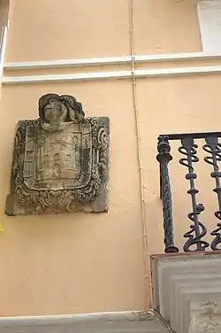 Escudo en el edificio de la calle San Roque, 13