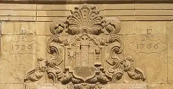 Escudo de la fachada de la iglesia parroquial