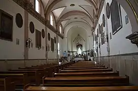 El interior.