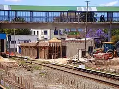 Detalle del andén central siendo reconstruido