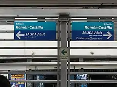 Señalética en la estación Ramón Castilla