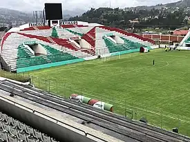 Tribuna principal (vista izquierda)