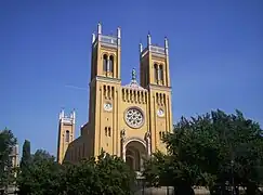 Iglesia de la Inmaculada Concepción de Fót, con elementos islámicos y bizantinos