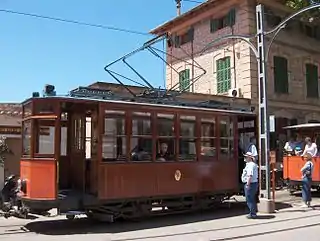 El tranvía en la estación del puerto.