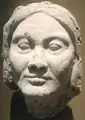 Rostro en yeso de una anciana de finales del reinado, años 14-17. Metropolitan Museum of Art de Nueva York.