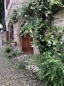 Fachada de cabaña en Cordes-sur-Ciel