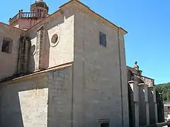 Fachada norte de la iglesia.