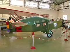 Farman 400 pintado como uno de los aviones de la Segunda República utilizados en Zaragoza durante la guerra civil española.