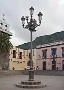 Farola en la plaza del Ayuntamiento.