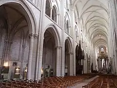 Nave de la iglesia de la abadía de Fécamp (1187-1228).