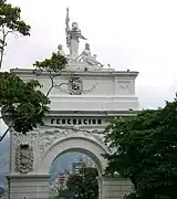 Arco de la Federación antes de su restauración