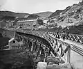 Viaducto sobre la vía férrea de Festiniog y Blaenau, Blaenau Ffestiniog, Gales; John Thomas, 1875.