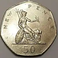 Moneda de cincuenta peniques de fines del siglo XX con Britannia con un tridente y una rama de olivo