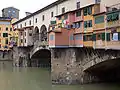 Pasaje sobre el Arno en el Ponte Vecchio.