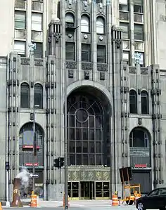 Entrada del Fisher Building, Detroit, Michigan (1928).