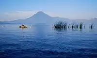 Lago Atitlán y el Xocomil.