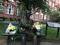 Flores en el Memorial de Alan Turing, 2012.