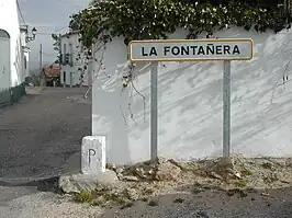 Placa del pueblo en la frontera portuguesa.