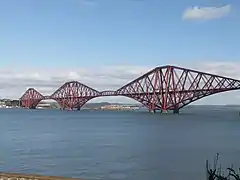 Puente ferroviario de Forth (1882-1890) sobre el Firth of Forth, cerca de Edimburgo, Escocia