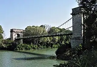 Puente de Fourques (1830), en el pequeño Ródano.