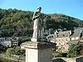 Estatua de François d'Estaing sobre el viejo puente